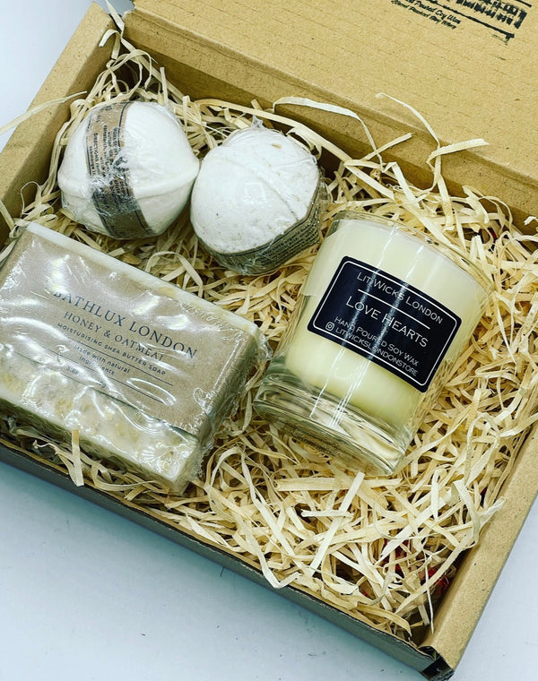 9cl Candle | 2x Bath Bombs | Soap | Gift Set